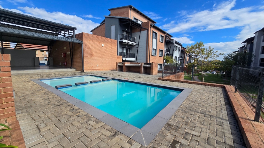 To Let 2 Bedroom Property for Rent in Vorna Valley Gauteng
