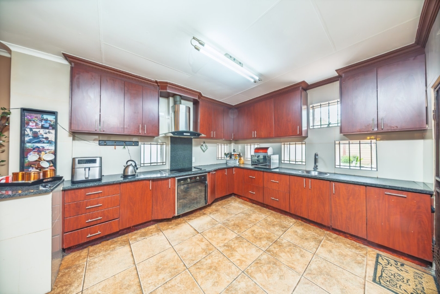 3 Bedroom Property for Sale in Edenvale Central Gauteng