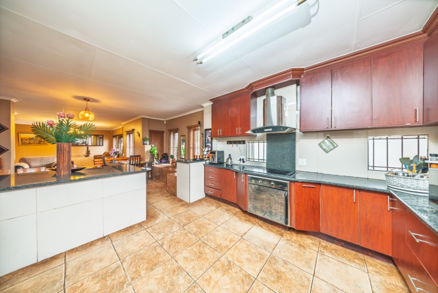 3 Bedroom Property for Sale in Edenvale Central Gauteng