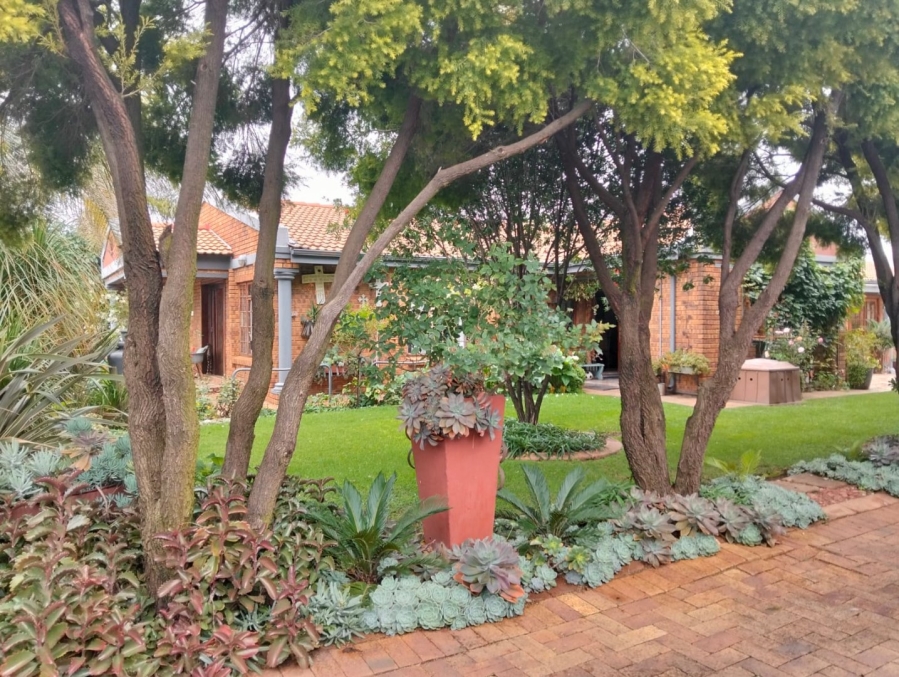 5 Bedroom Property for Sale in Selcourt Gauteng