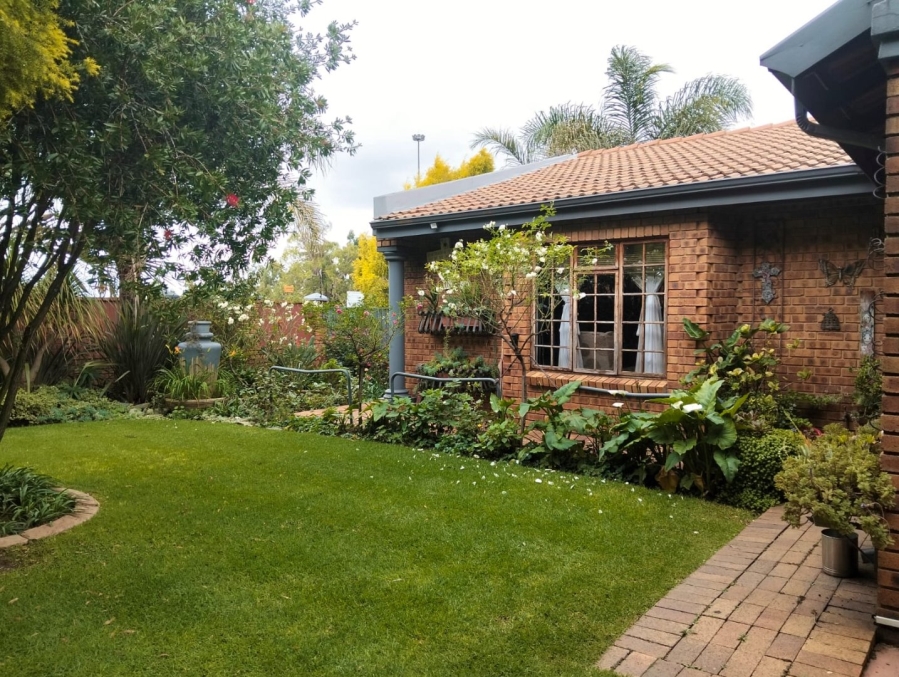 5 Bedroom Property for Sale in Selcourt Gauteng