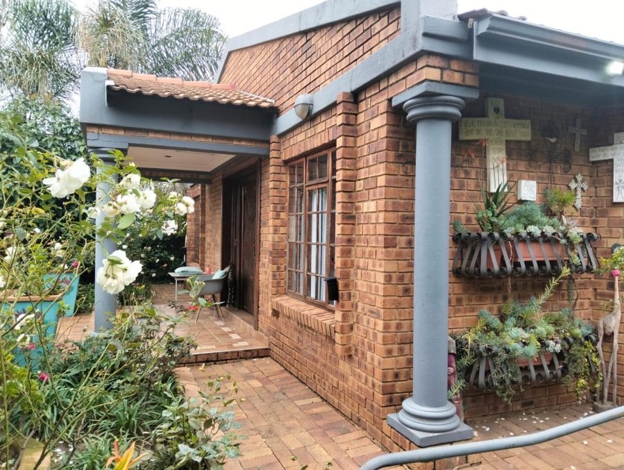 5 Bedroom Property for Sale in Selcourt Gauteng