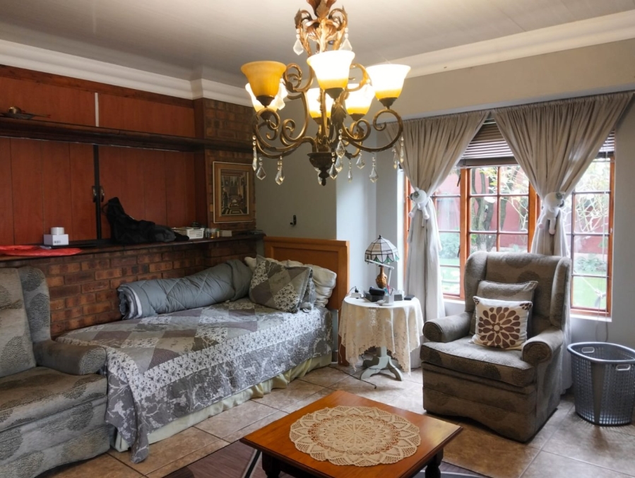 5 Bedroom Property for Sale in Selcourt Gauteng