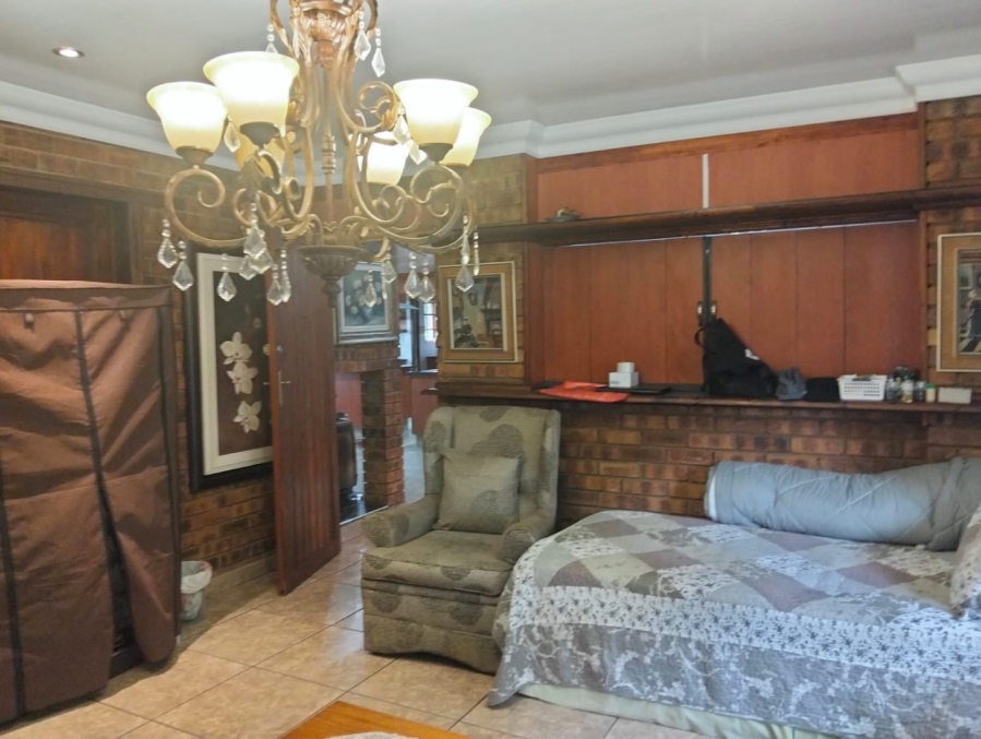 5 Bedroom Property for Sale in Selcourt Gauteng