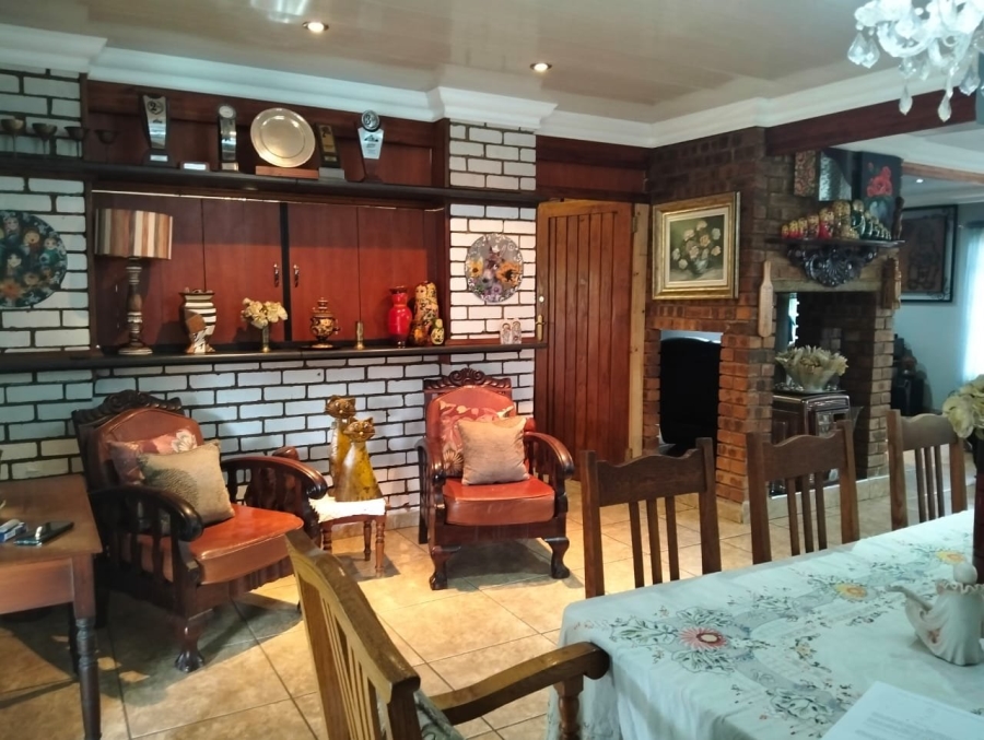 5 Bedroom Property for Sale in Selcourt Gauteng