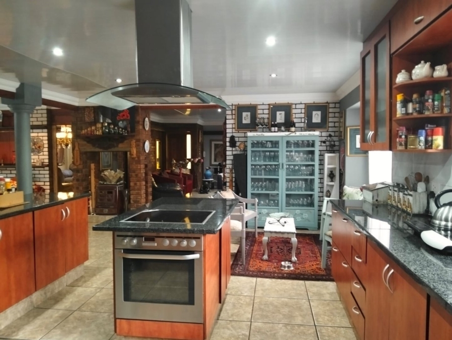 5 Bedroom Property for Sale in Selcourt Gauteng