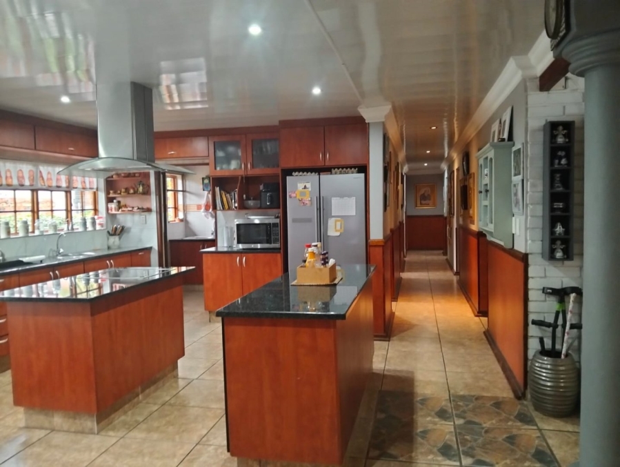 5 Bedroom Property for Sale in Selcourt Gauteng