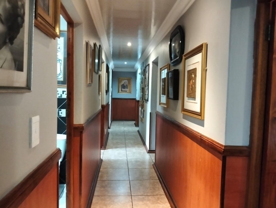 5 Bedroom Property for Sale in Selcourt Gauteng