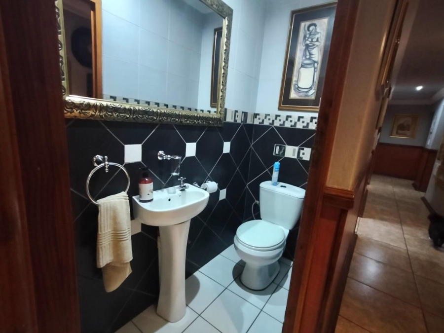 5 Bedroom Property for Sale in Selcourt Gauteng