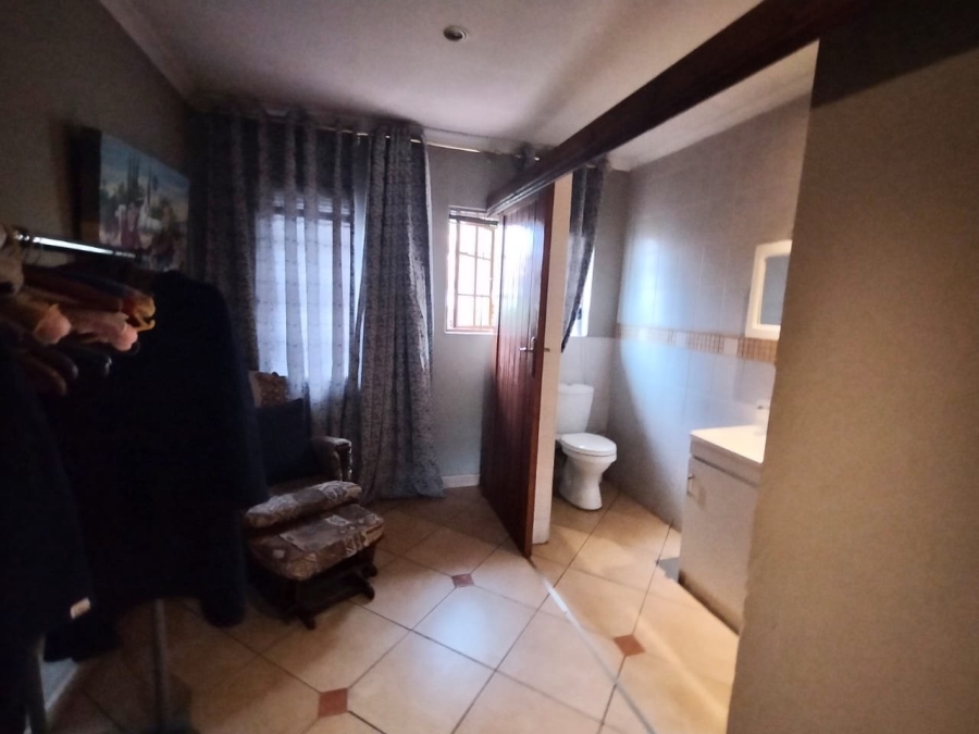 5 Bedroom Property for Sale in Selcourt Gauteng