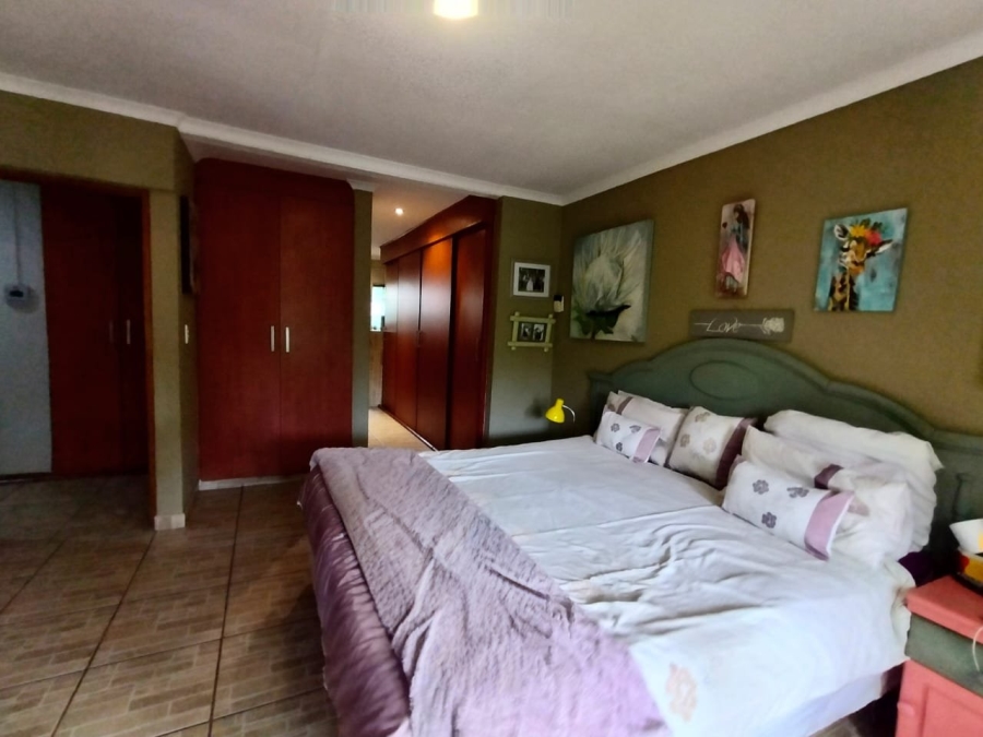 5 Bedroom Property for Sale in Selcourt Gauteng