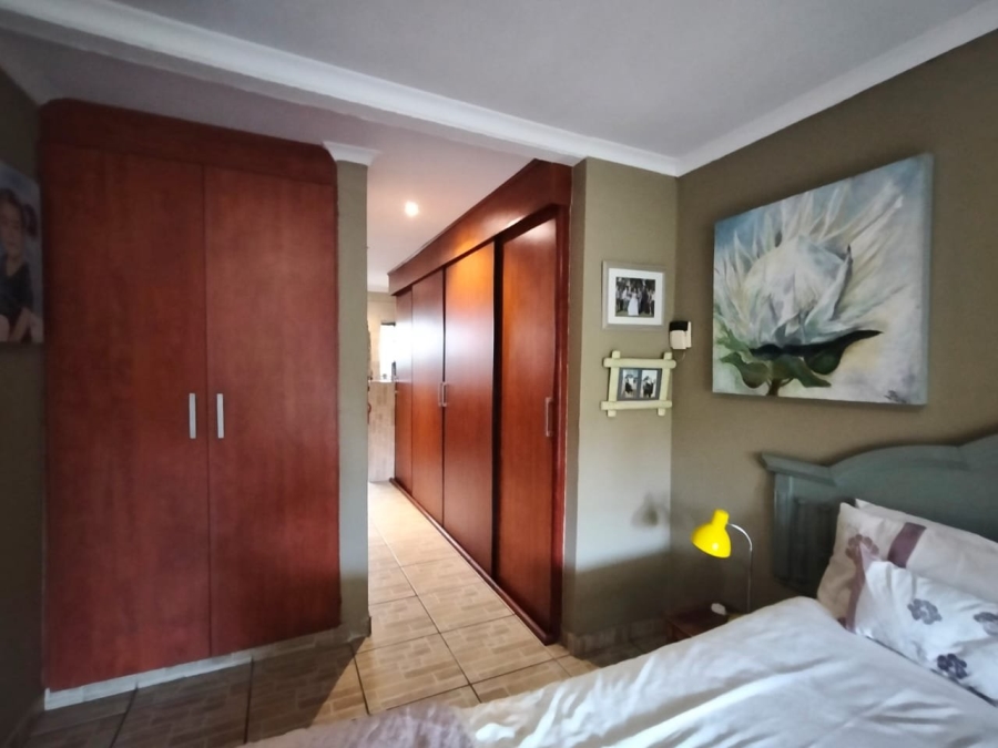 5 Bedroom Property for Sale in Selcourt Gauteng
