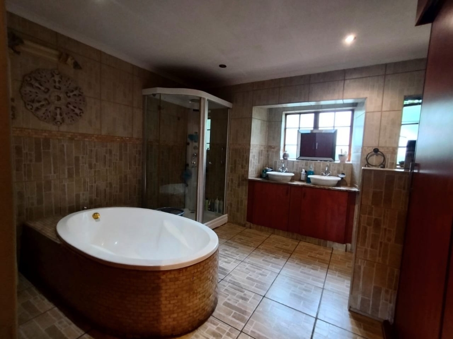 5 Bedroom Property for Sale in Selcourt Gauteng