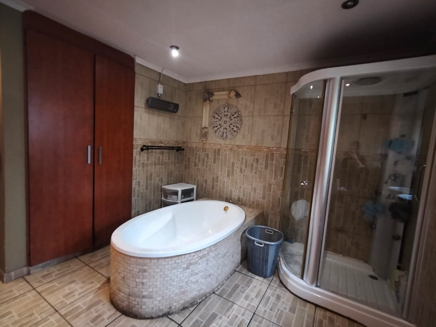 5 Bedroom Property for Sale in Selcourt Gauteng