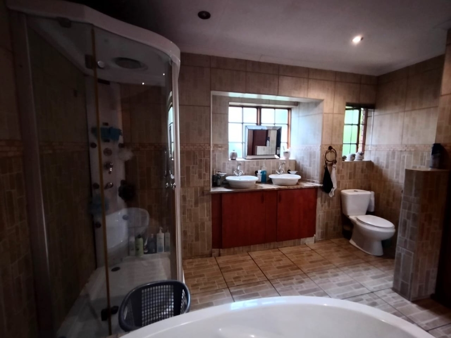 5 Bedroom Property for Sale in Selcourt Gauteng