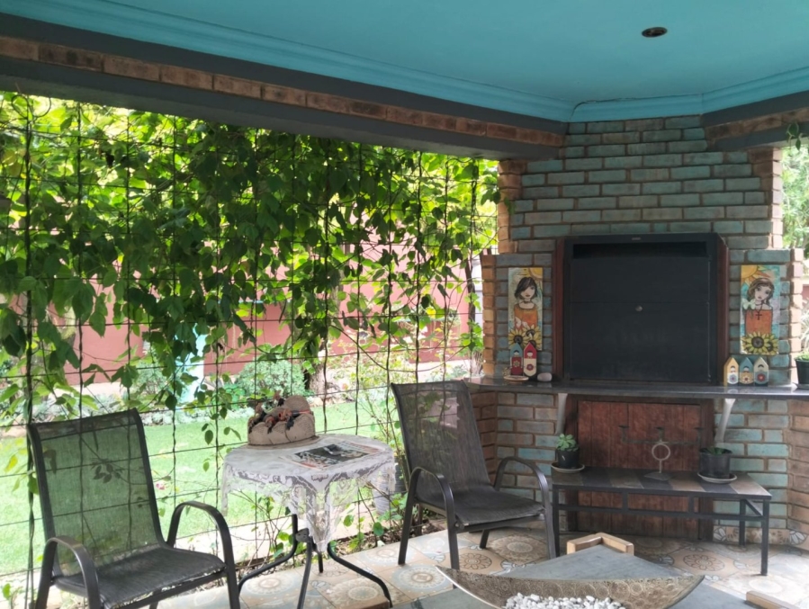 5 Bedroom Property for Sale in Selcourt Gauteng