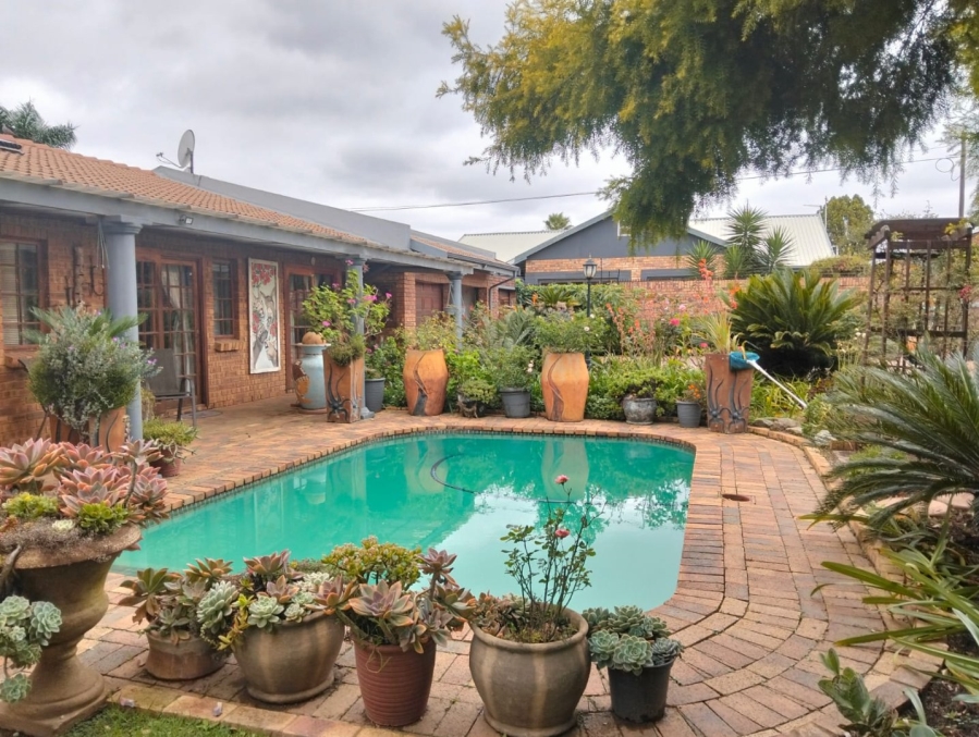 5 Bedroom Property for Sale in Selcourt Gauteng