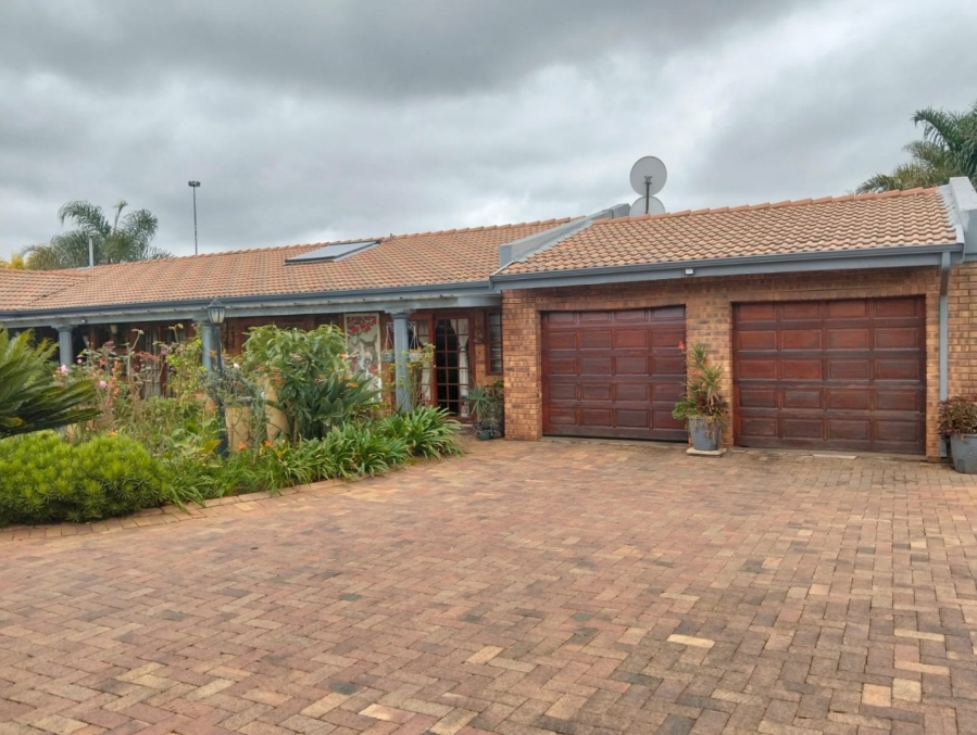 5 Bedroom Property for Sale in Selcourt Gauteng