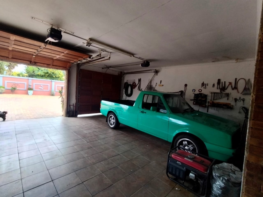 5 Bedroom Property for Sale in Selcourt Gauteng