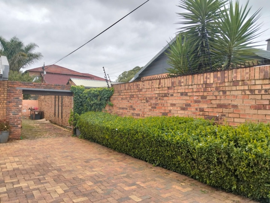 5 Bedroom Property for Sale in Selcourt Gauteng