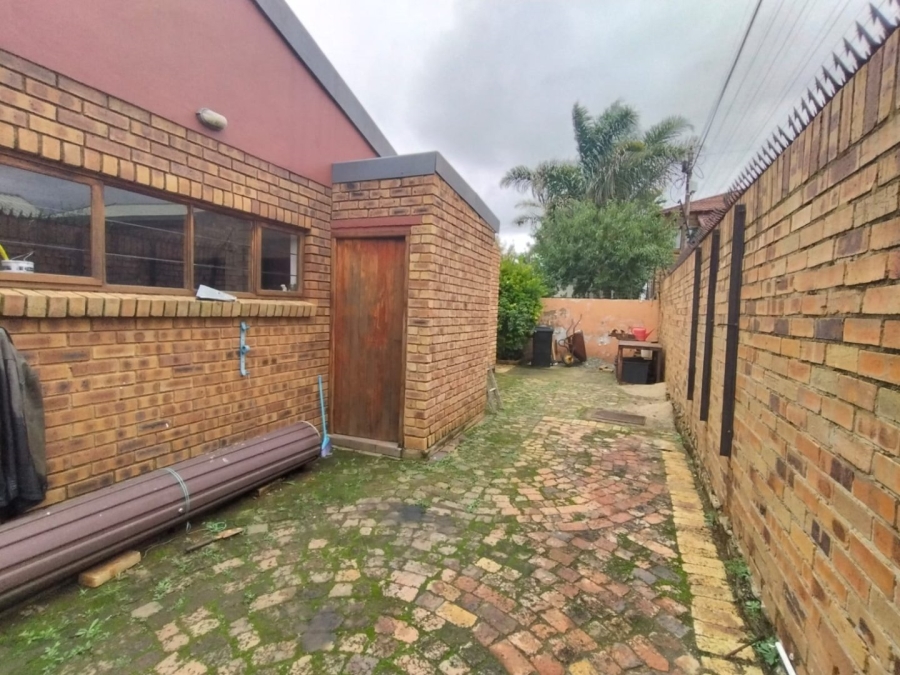 5 Bedroom Property for Sale in Selcourt Gauteng