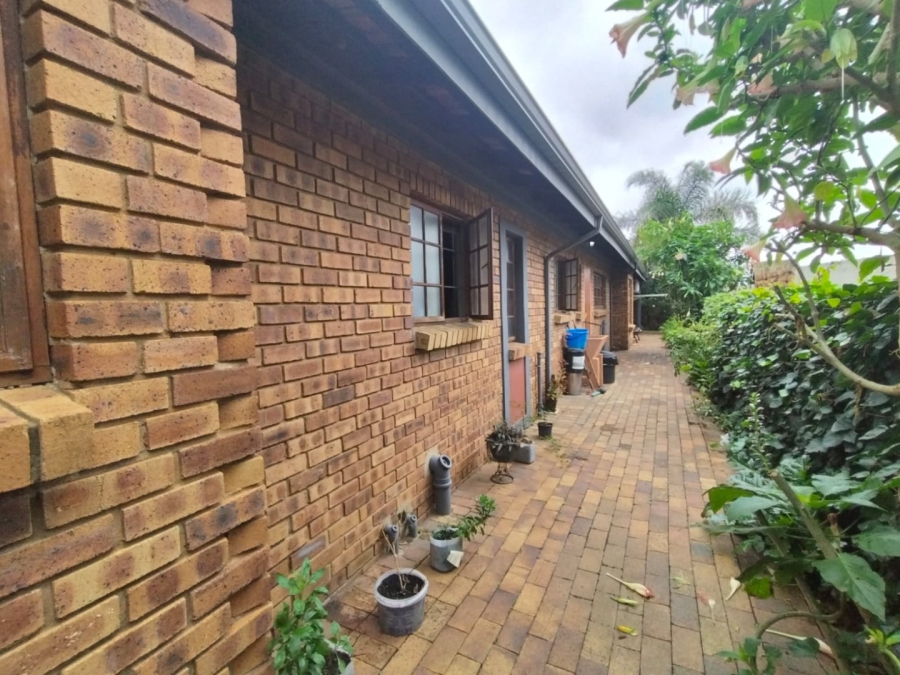 5 Bedroom Property for Sale in Selcourt Gauteng
