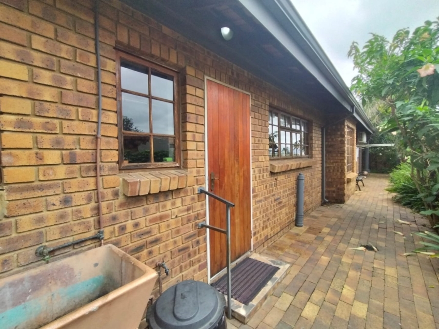 5 Bedroom Property for Sale in Selcourt Gauteng