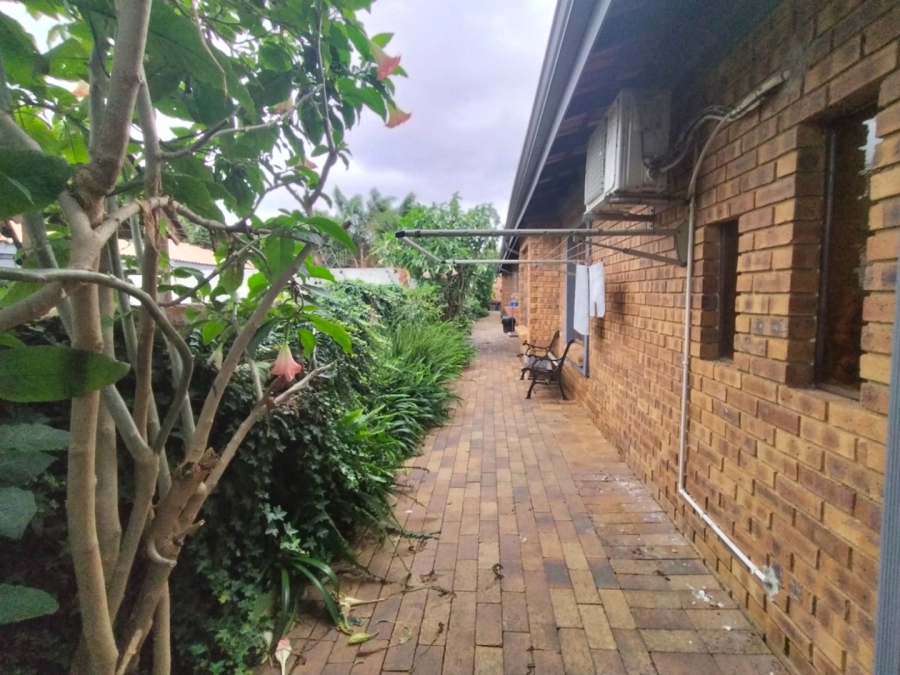 5 Bedroom Property for Sale in Selcourt Gauteng