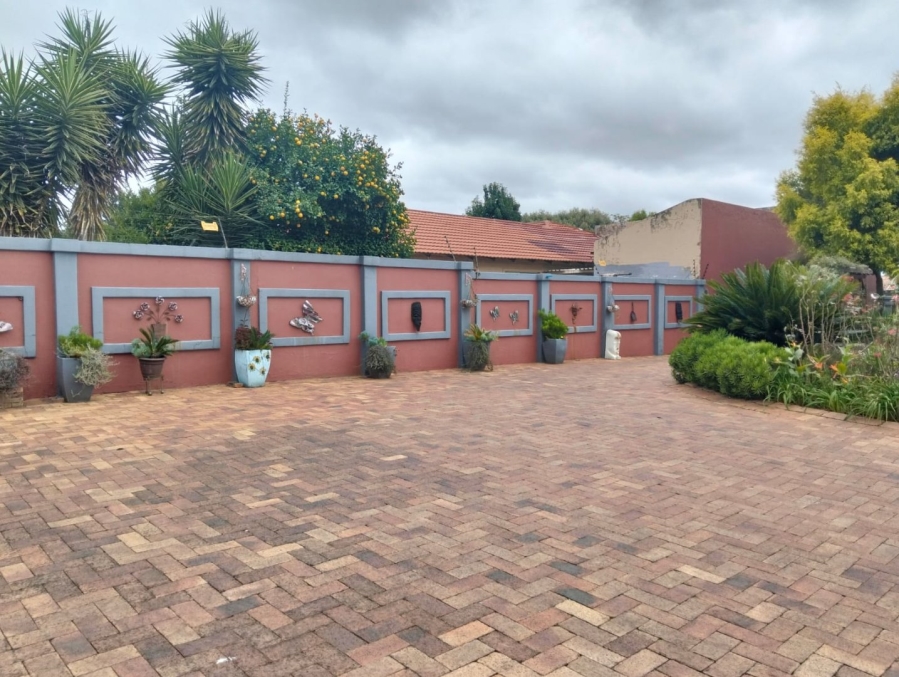 5 Bedroom Property for Sale in Selcourt Gauteng