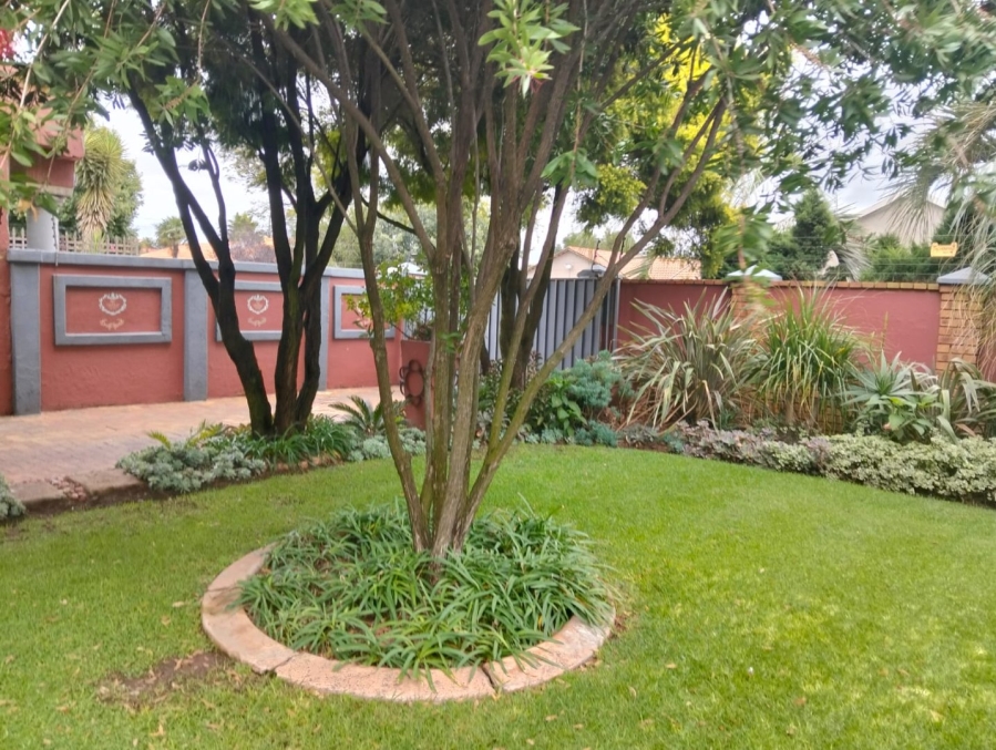 5 Bedroom Property for Sale in Selcourt Gauteng