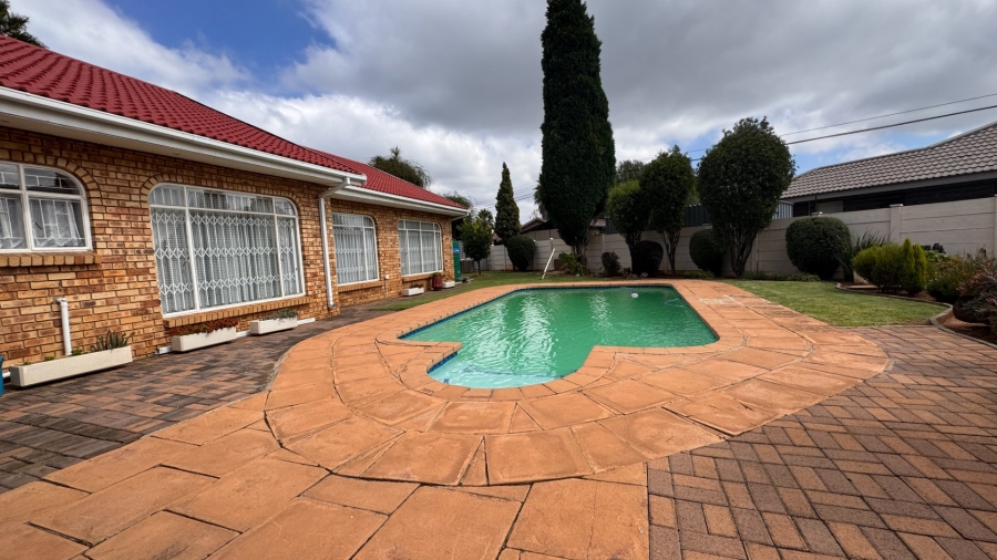 4 Bedroom Property for Sale in Risiville Gauteng
