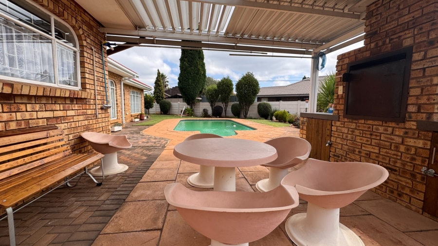 4 Bedroom Property for Sale in Risiville Gauteng