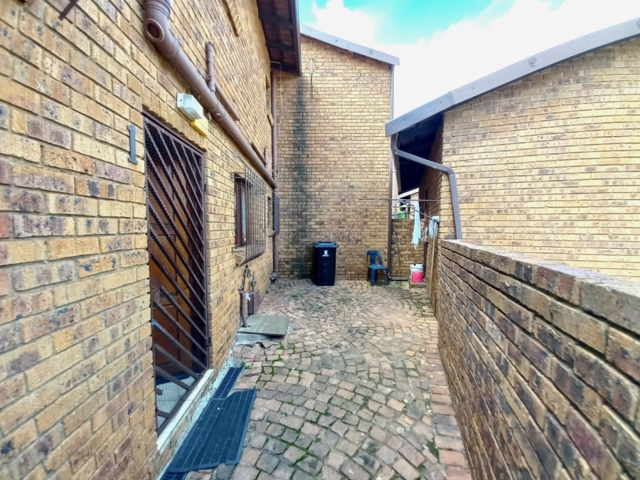 2 Bedroom Property for Sale in Klopperpark Gauteng