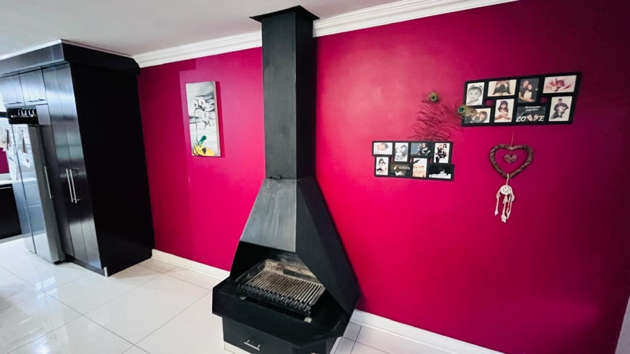 3 Bedroom Property for Sale in Heuwelsig Estate Gauteng