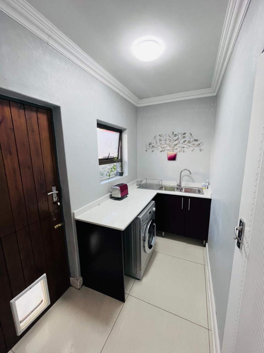 3 Bedroom Property for Sale in Heuwelsig Estate Gauteng