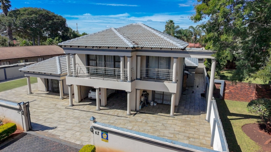 6 Bedroom Property for Sale in The Orchards Gauteng