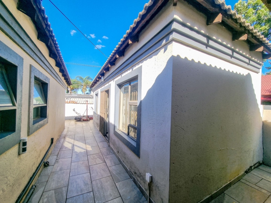 6 Bedroom Property for Sale in The Orchards Gauteng