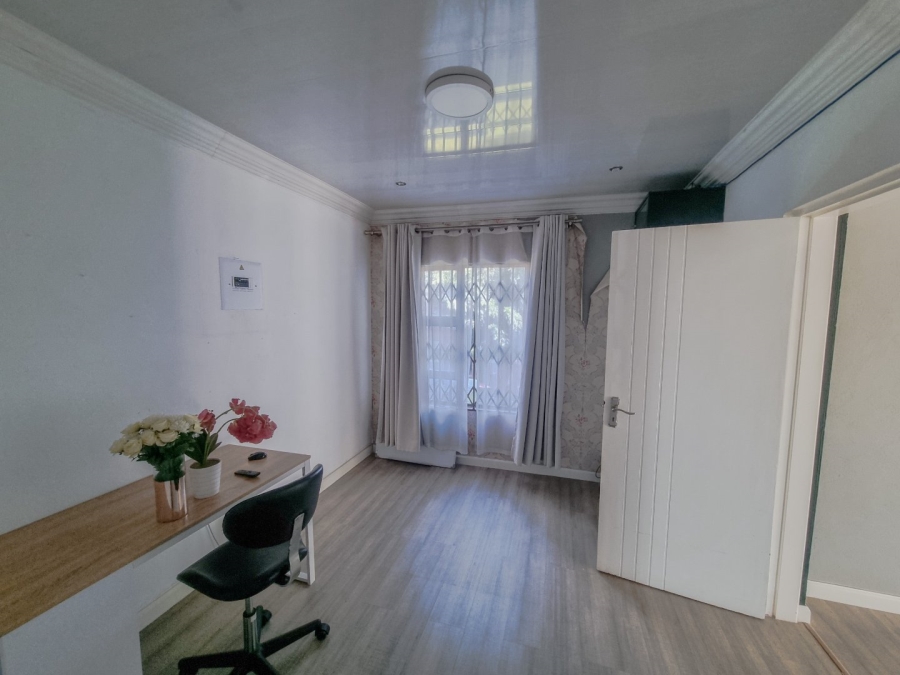 6 Bedroom Property for Sale in The Orchards Gauteng