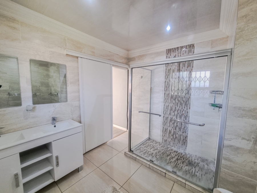 6 Bedroom Property for Sale in The Orchards Gauteng