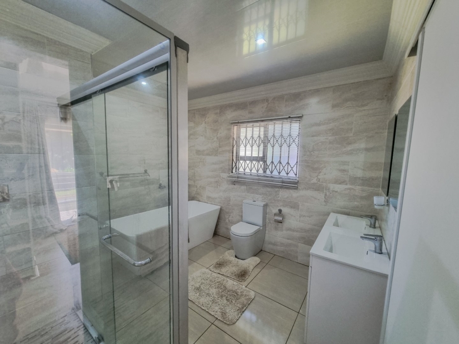 6 Bedroom Property for Sale in The Orchards Gauteng