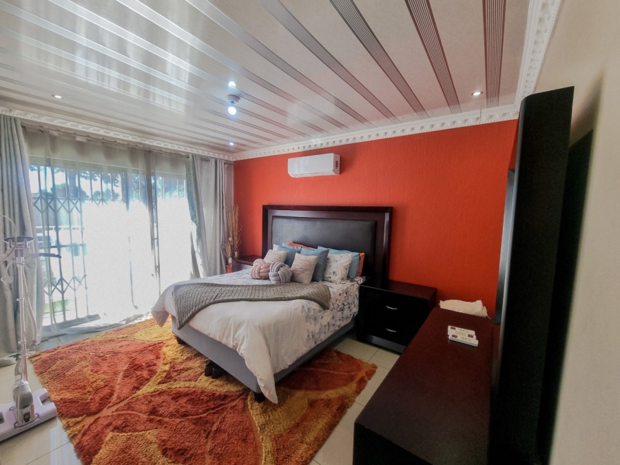6 Bedroom Property for Sale in The Orchards Gauteng