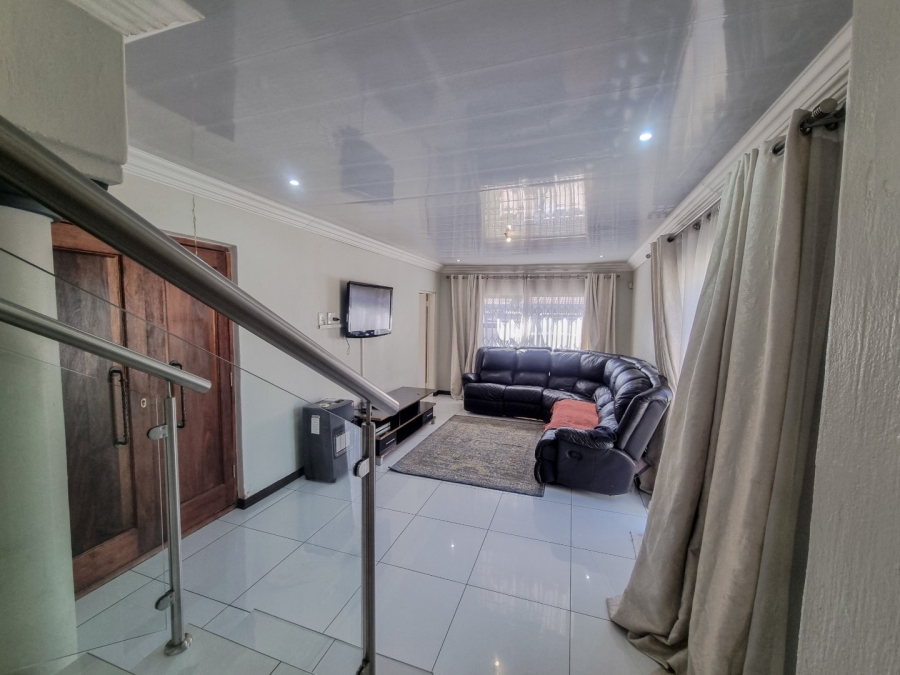 6 Bedroom Property for Sale in The Orchards Gauteng