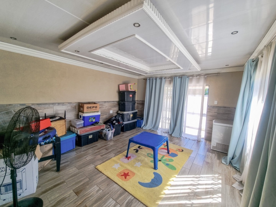 6 Bedroom Property for Sale in The Orchards Gauteng