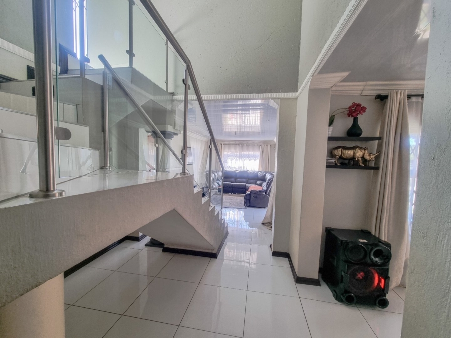 6 Bedroom Property for Sale in The Orchards Gauteng
