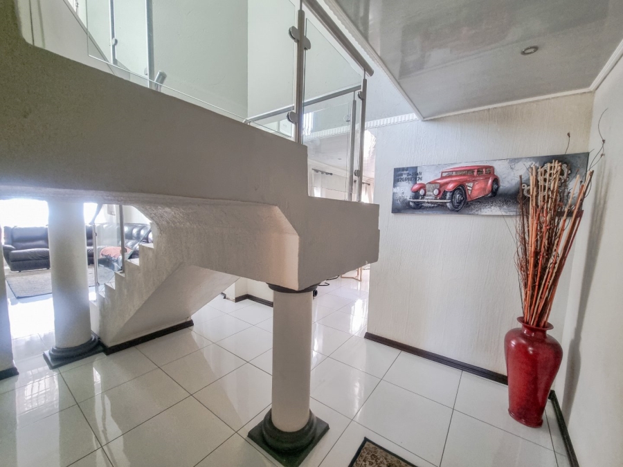 6 Bedroom Property for Sale in The Orchards Gauteng