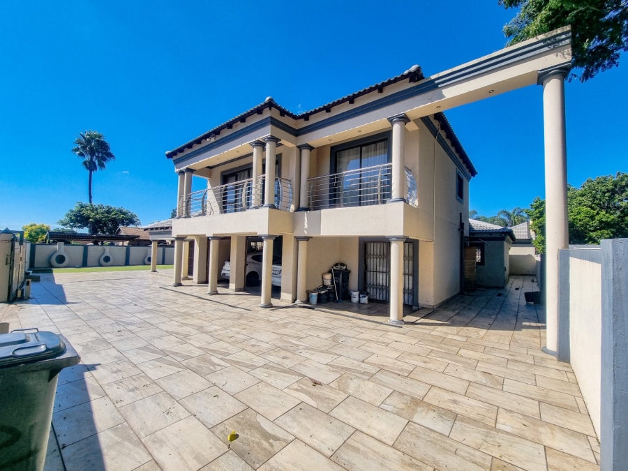 6 Bedroom Property for Sale in The Orchards Gauteng