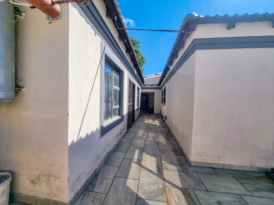 6 Bedroom Property for Sale in The Orchards Gauteng