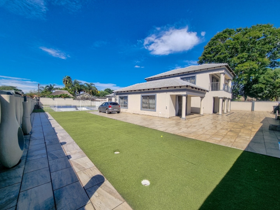 6 Bedroom Property for Sale in The Orchards Gauteng