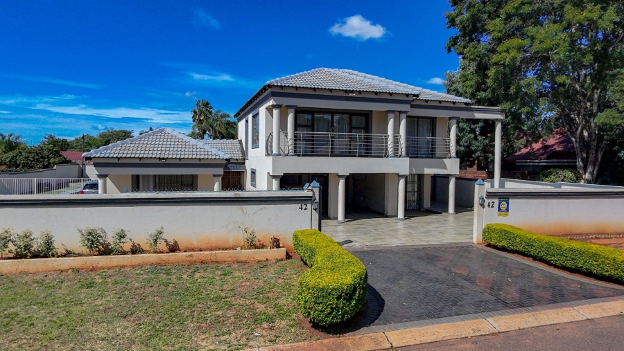 6 Bedroom Property for Sale in The Orchards Gauteng