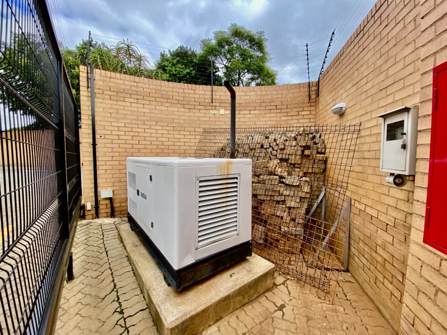 To Let Commercial Property for Rent in Menlo Park Gauteng
